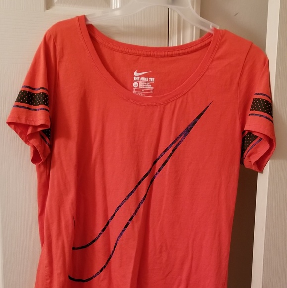 Nike Tops - Nike T shirt